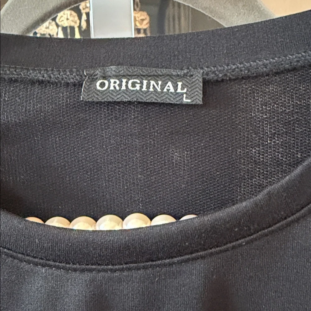 ALO Yoga Black and White Set - Picture 3 of 7